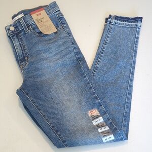 NWT Levi's 720 High Rise Super Skinny Jean